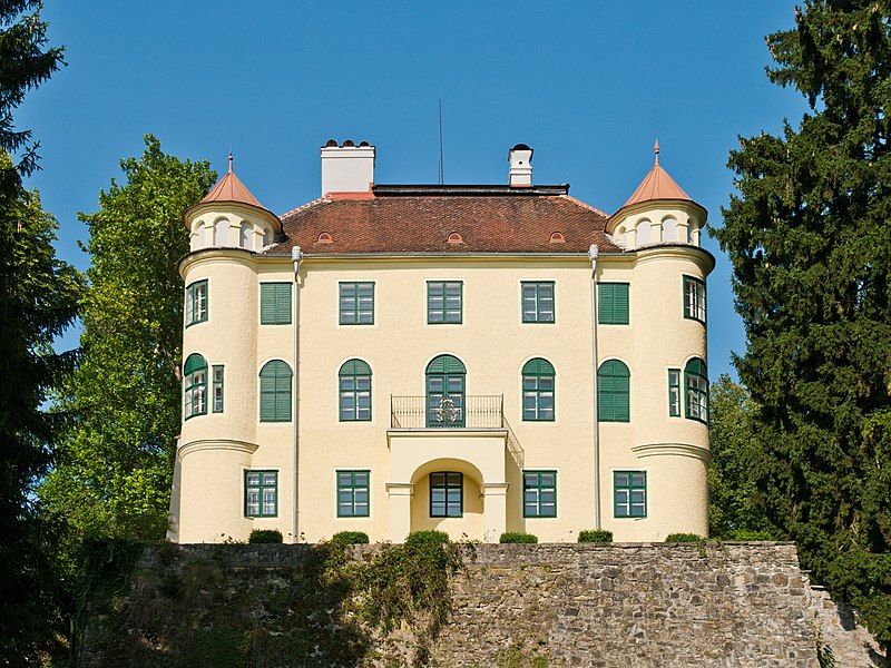 File:Kilb Schloss Grünbichl.jpg