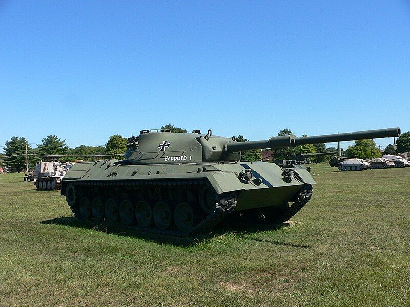 File:Leopard tank 2.JPG