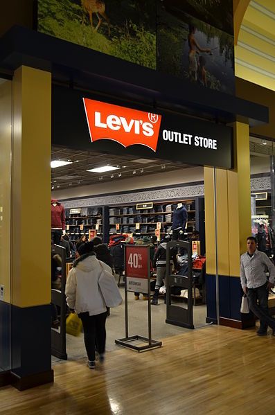 File:Levi'sOutletStore.JPG