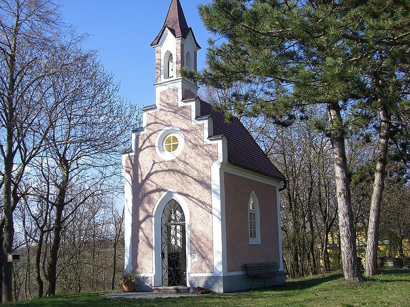 File:Mühlbergkapelle.jpg