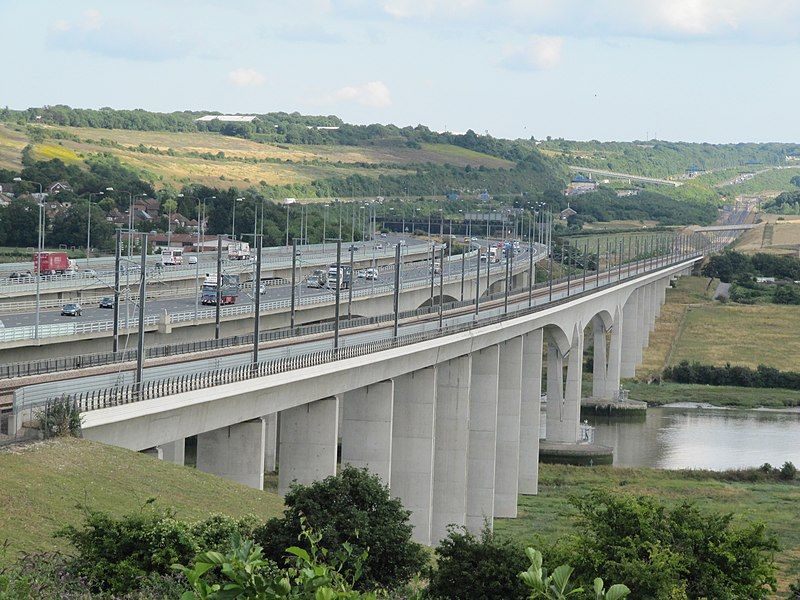 File:MedwayViaducts2013.jpg