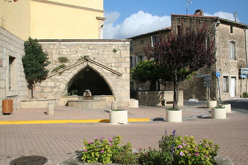 File:Saint-Geniès-de-Fontedit fontaine1.JPG