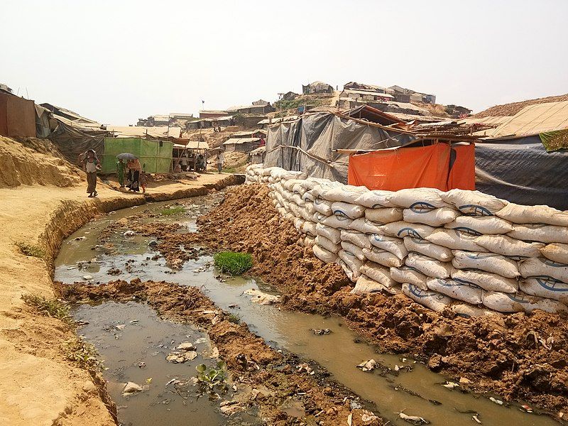 File:Sandbags in Balukhali.jpg