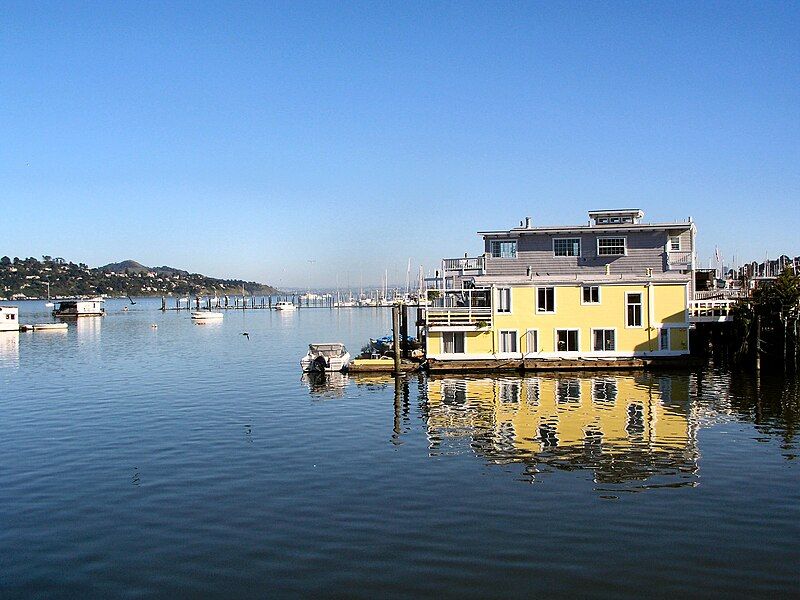 File:Sausalito houseboats.JPG