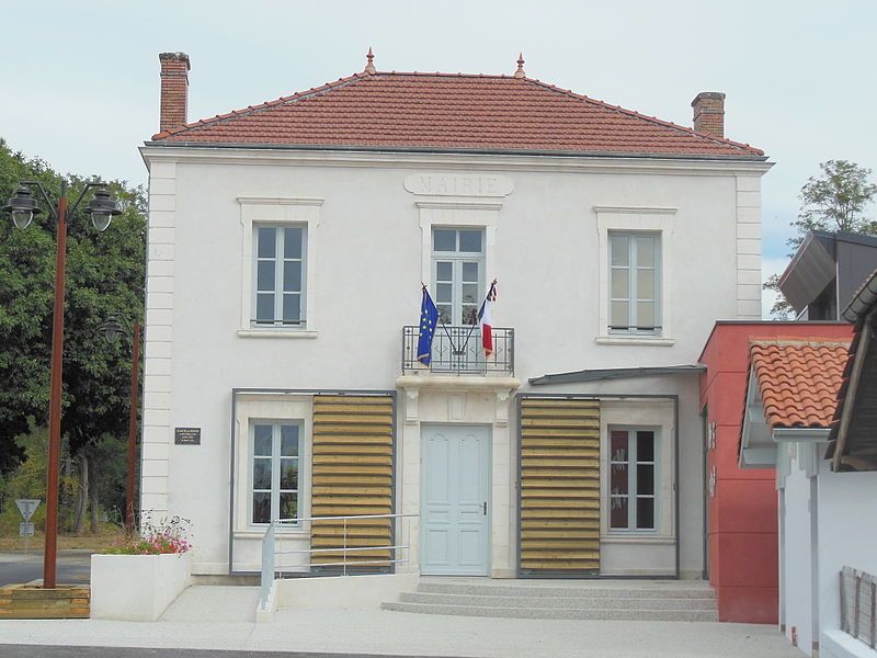 File:Arue mairie.JPG