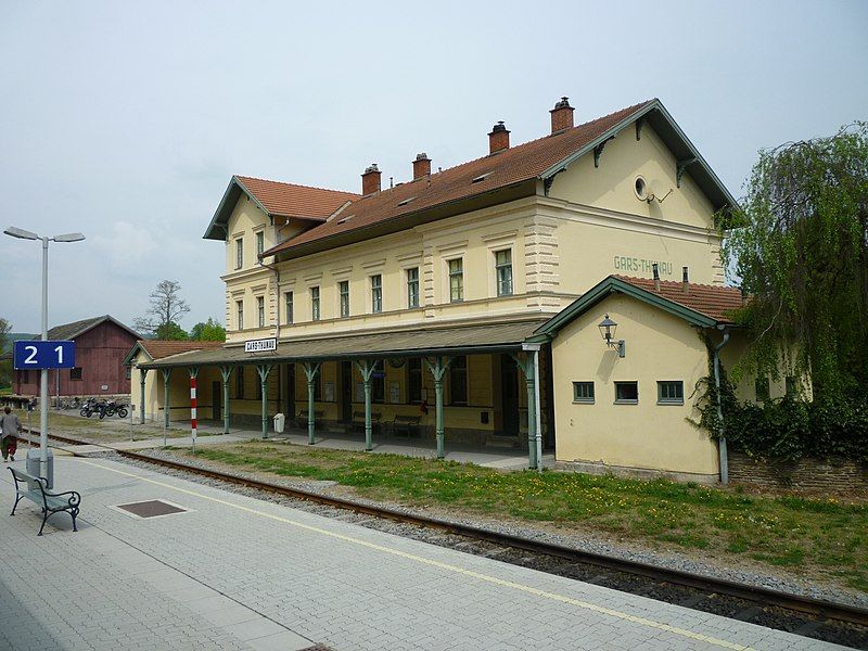 File:Bahnhof Gars 01.JPG