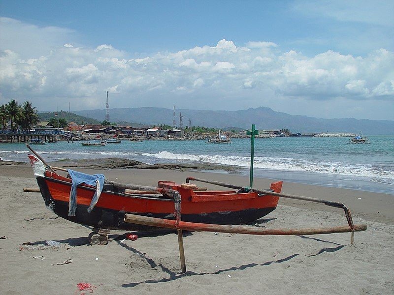 File:Boat pelabuhanratu.jpg