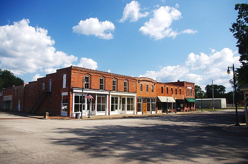 File:Courtland-Town-Square-east2-al.jpg