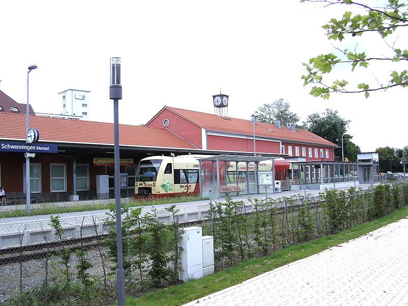 File:D-VS-Bahnhof Schwenningen Bahnsteige.jpg