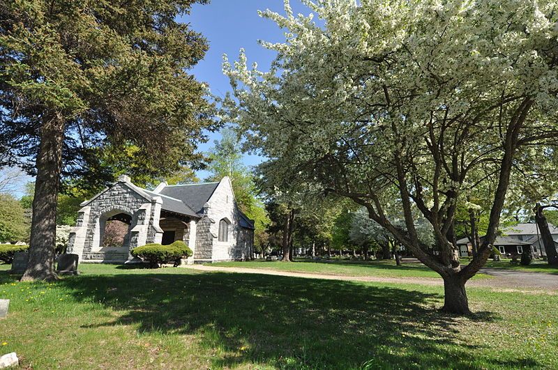 File:DaltonMA MainStreetCemeteryChapel.jpg