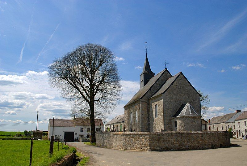 File:Eglise de Niverlée.jpg