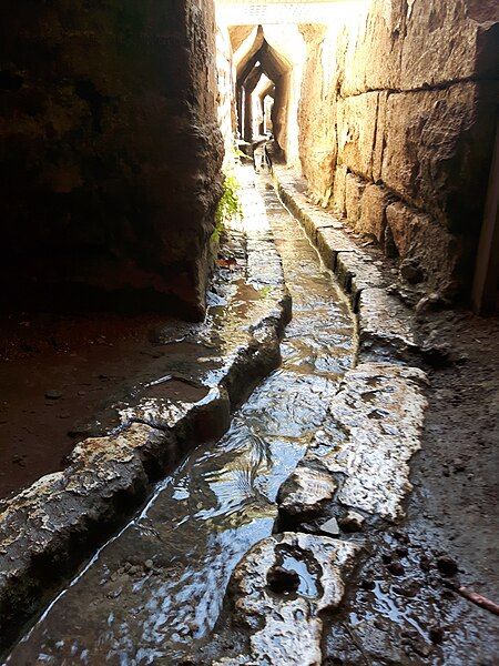 File:Ein Tur aqueduct.jpg