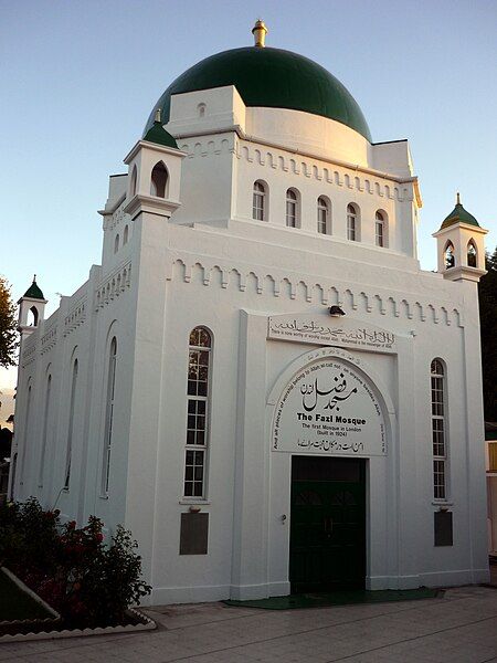 File:Fazl Mosque.jpg