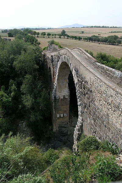 File:Fiora Bridge.JPG