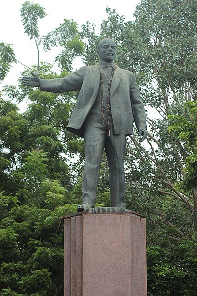 File:Lenin Statue (9).jpg