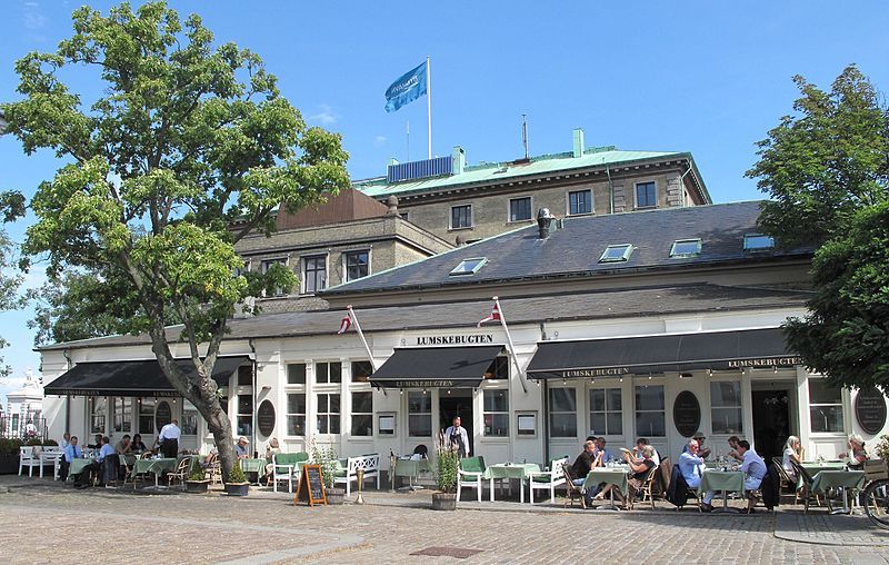 File:Restaurant Lumskebugten (2012).jpeg