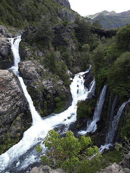 File:Salto Las Chilcas.jpg