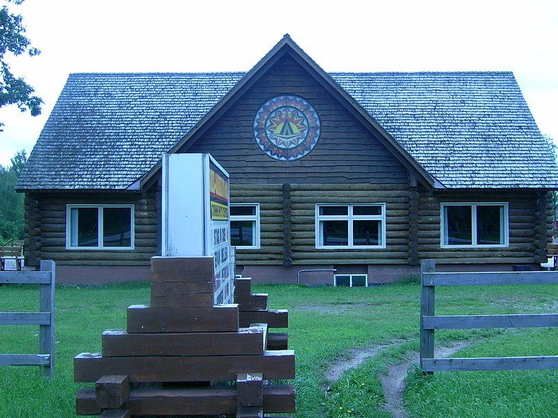 File:Shke-Sahkehjewaosa Community Centre.JPG