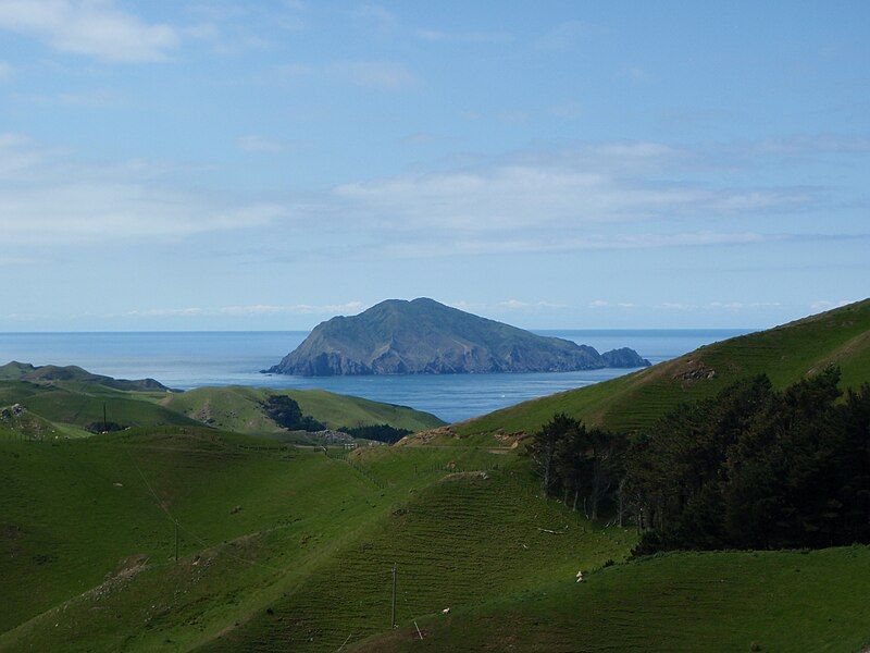 File:Stephens Island (Takapourewa).jpg