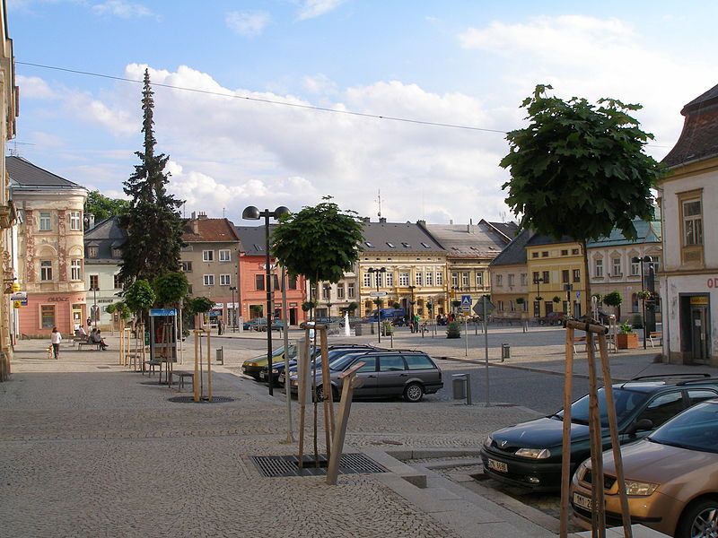 File:Sternberg-2008-05-24-HlavniNamesti.JPG