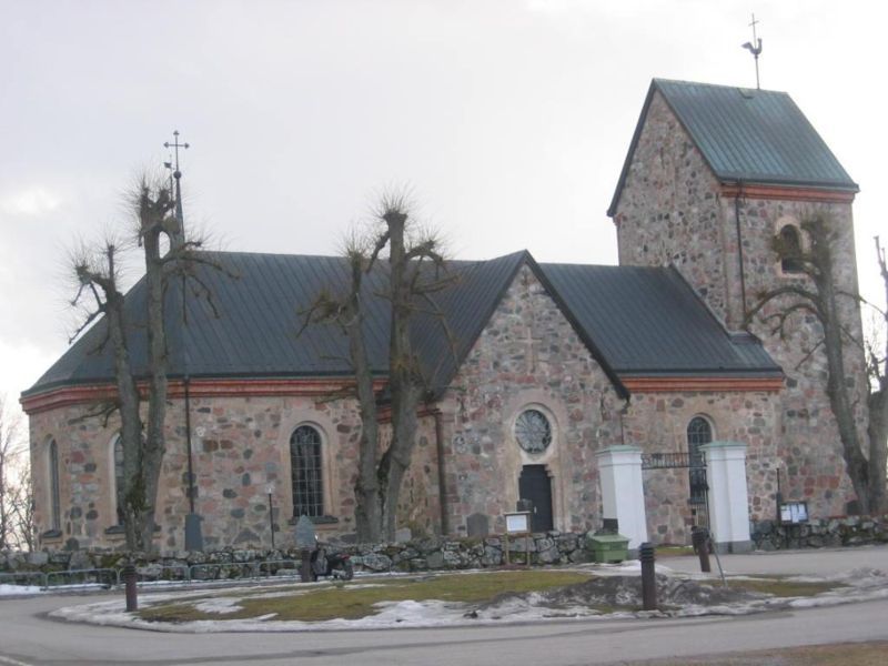 File:Vallentuna kyrka.JPG