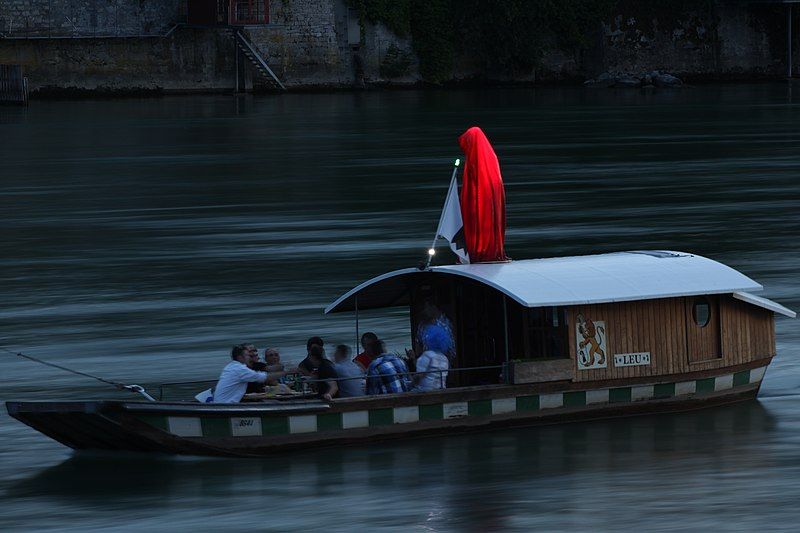 File:-leu-muenster-faehre-ferryman-artbasel-faehrmann-public-art-parcours-contemporary-art-manfred-kielnhofer-time-guards.JPG