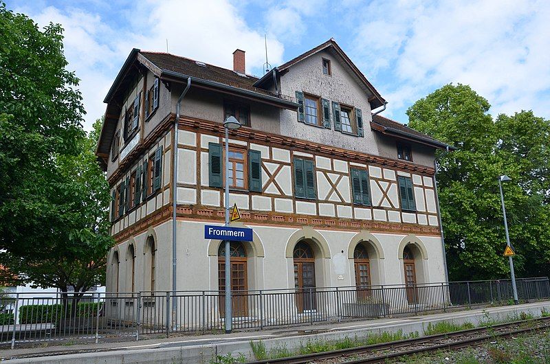 File:Bahnhof Frommern (Balingen).jpg