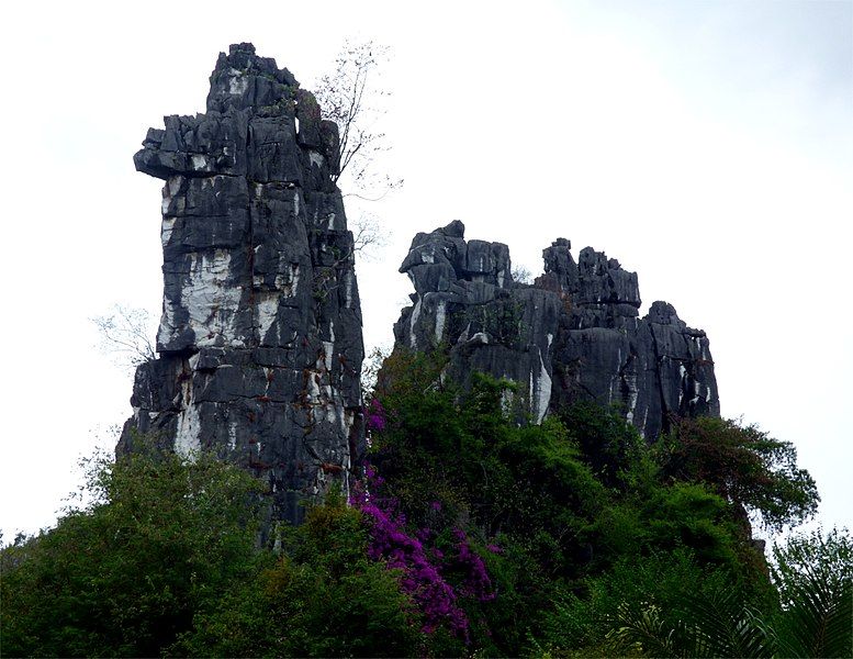 File:Camel Hill Guilin.jpg