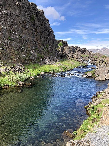 File:Drekkingarhylur, Þingvellir (Iceland).jpg