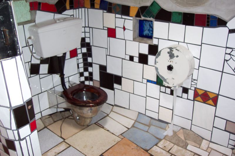 File:Hundertwassertoilette2.jpg