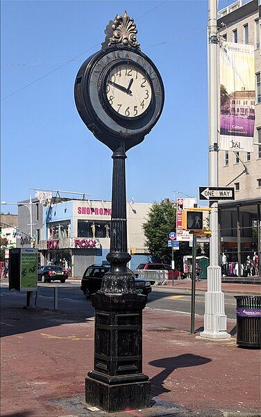 File:JamaicaCenterLandmarkClock 20180805 095810.jpg