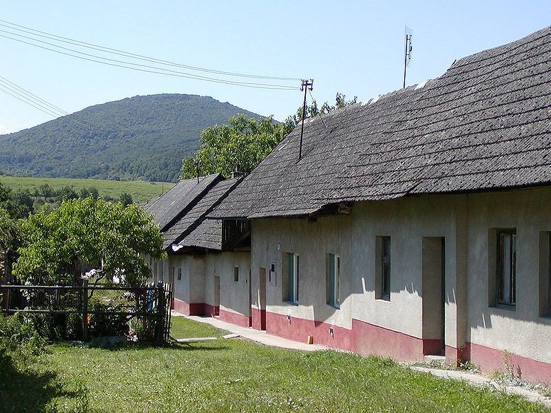 File:Kalnica - domy.jpg