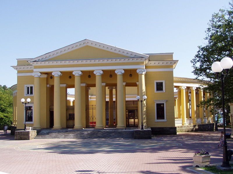 File:Letniy theatre Sochi.jpg