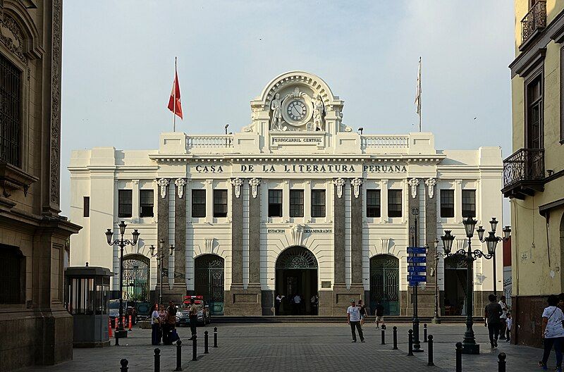 File:Lima gare.jpg