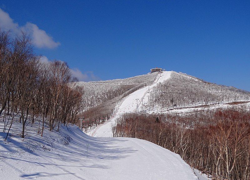 File:Masikryong-Taehwa-Peak-2014.jpg