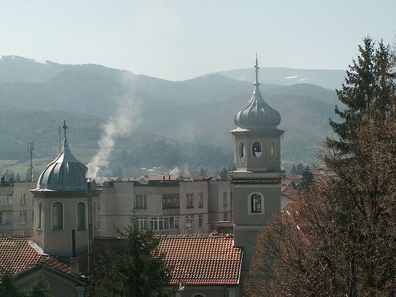 File:Panorama Velingrad.JPG