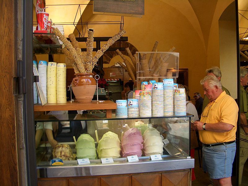 File:Ponte-Vecchio-ice-cream-0851.jpg