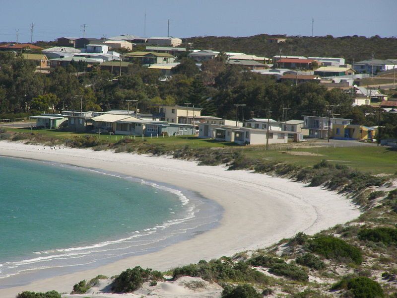 File:Port-Neill-beach-and-houses.JPG