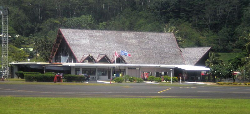 File:RaiateaAirportTerminal.JPG