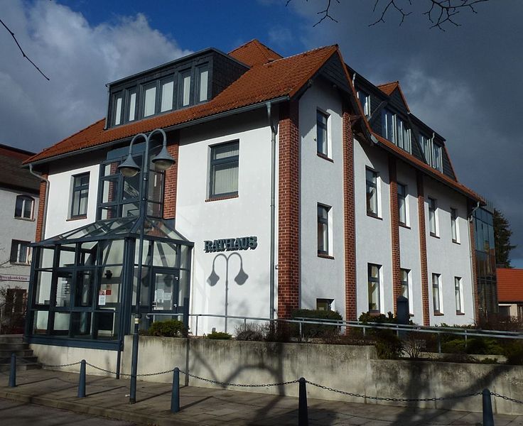 File:Rathaus-Sandersdorf.jpg