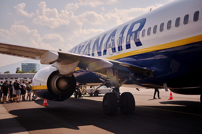 File:Ryanair boarding.jpg