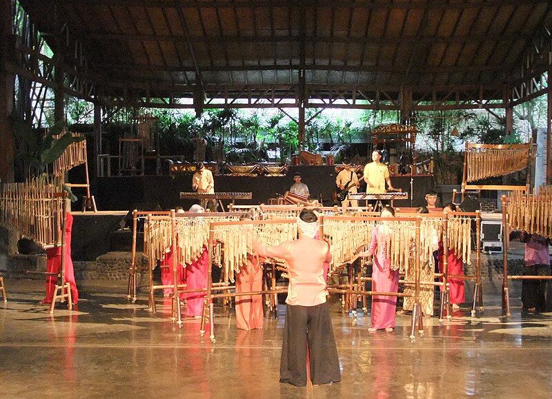 File:Saung Angklung Udjo.JPG