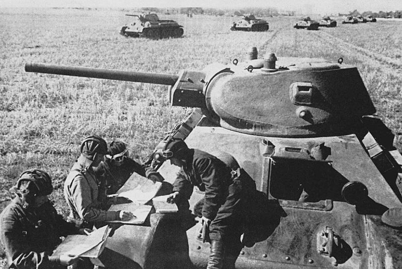 File:T34 tanks.jpg