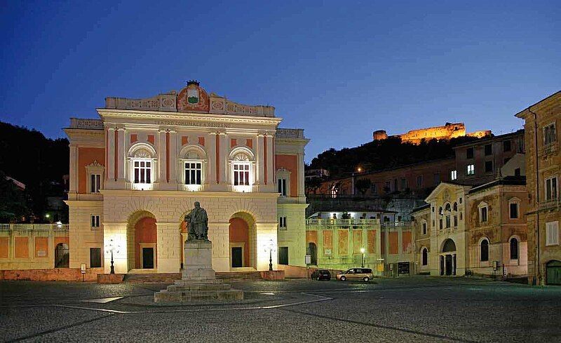 File:TEATRO RENDANO Cosenza.jpg