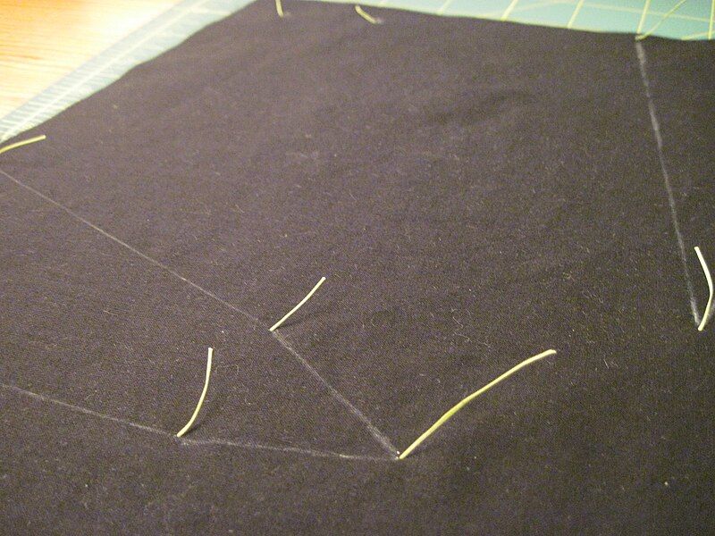 File:Tailors tacks.jpg