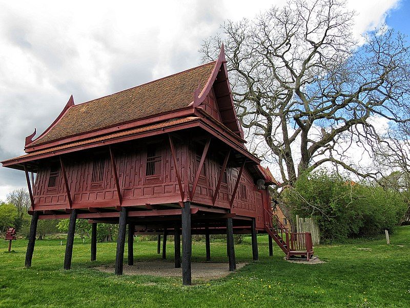 File:Thaihuset Moesgård.jpg