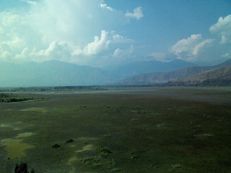 File:Wular Lake1.jpg