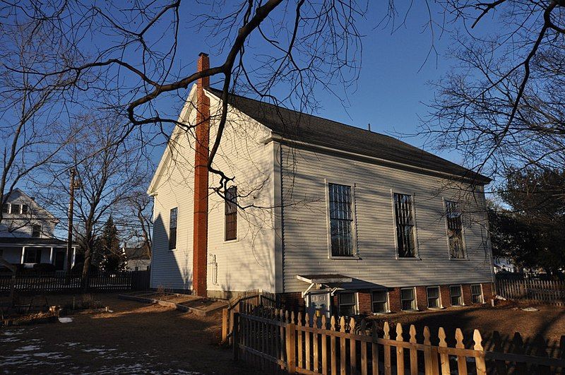 File:AmesburyMA FriendsMeetinghouse 1.jpg