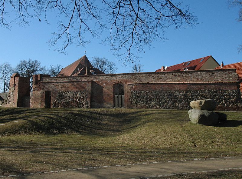 File:Angermuende city wall.jpg