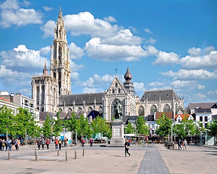 File:Antwerpen, Liebfrauenkathedrale.jpg